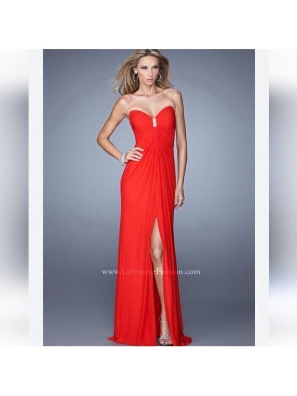 LA FEMME | gown embellished neckline and back red sz 4
